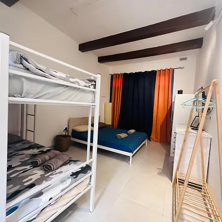 Center With Private Entrance شقة